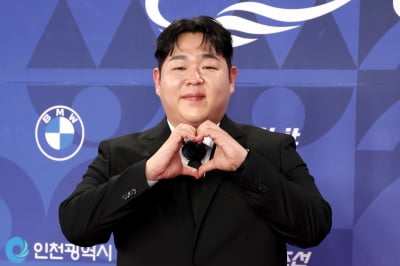 [포토] 문상훈, '팬들에게 보내는 하트~'