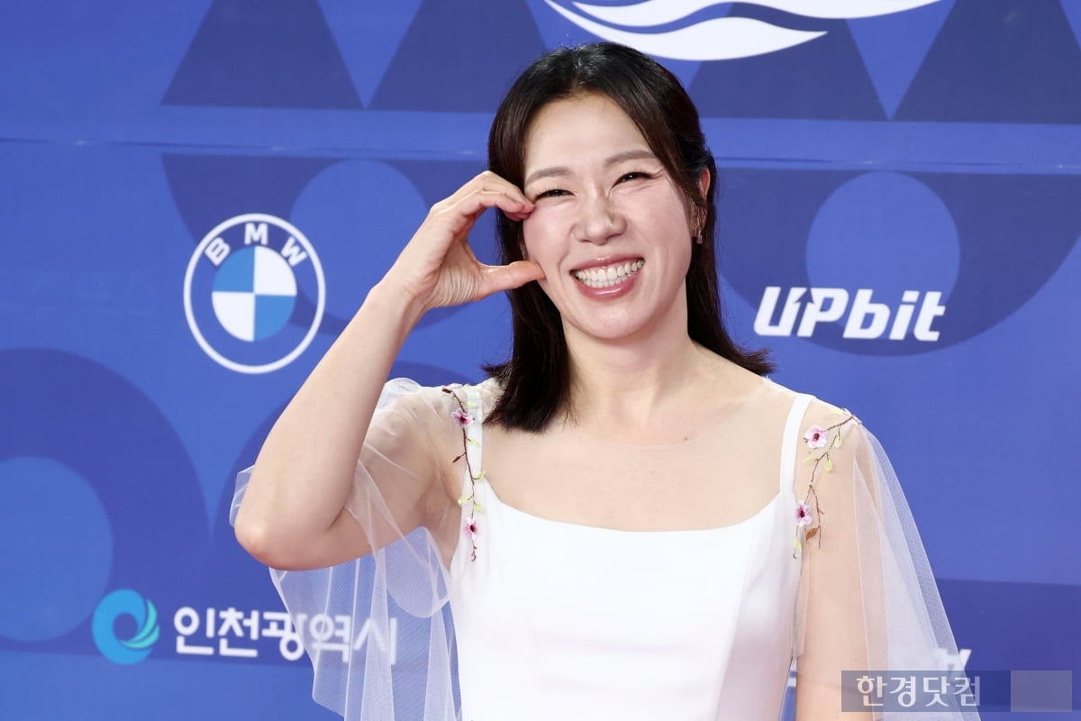[포토] 염혜란, '환한 미소가 아름다워~'