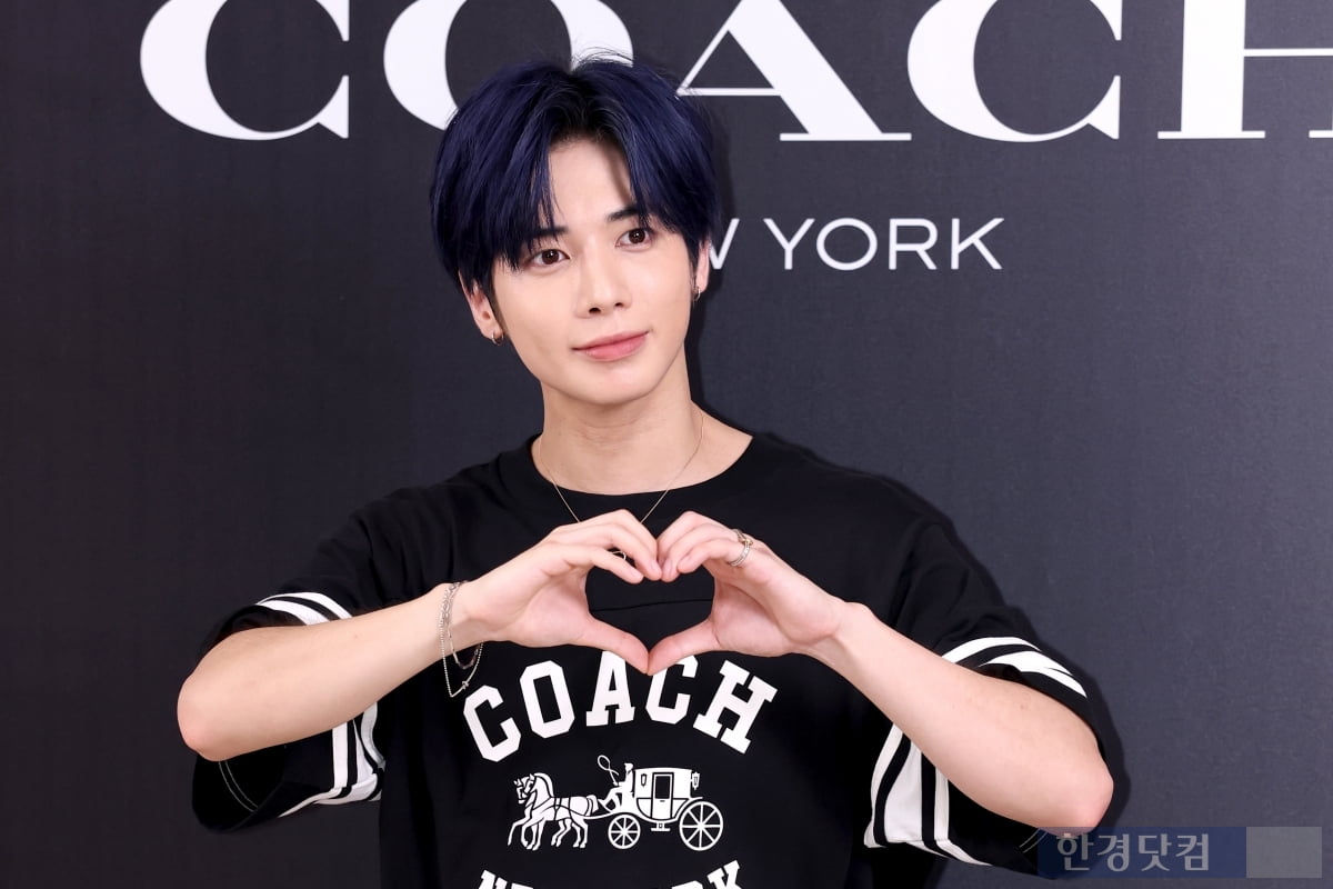[포토] TXT 태현, '살짝 지은 미소에 모아 심쿵'