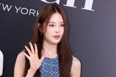 [포토] 이즈나 방지민, '예쁘다는 말로는 부족해~'