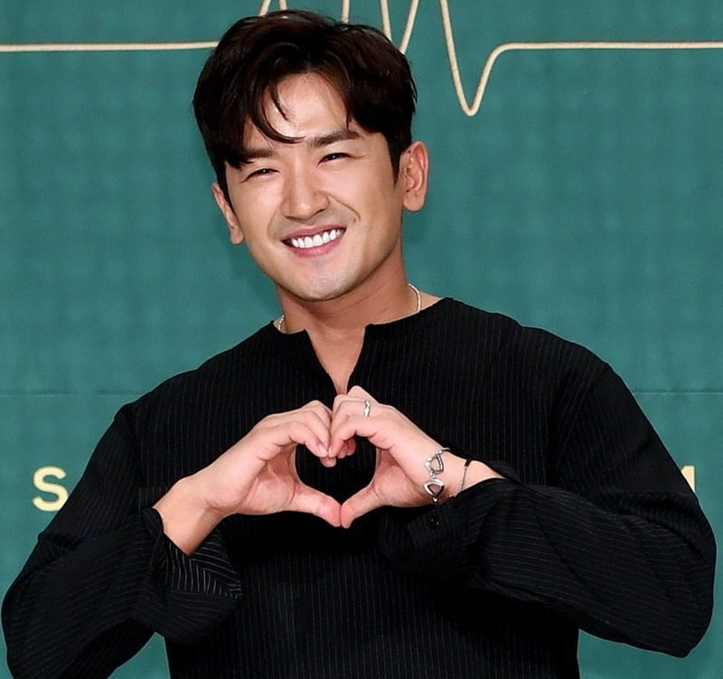 그룹 신화의 이민우가 한밤중 결혼을 발표했다. /사진=한경DB