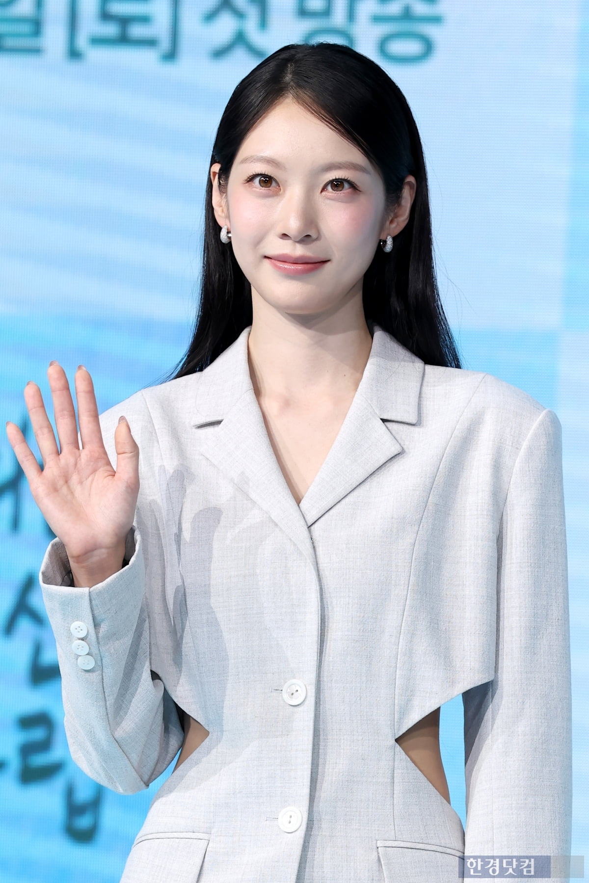 [포토] 공승연, '옆이 뻥 뚫린 독특한 의상 입고~'