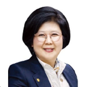 [한경에세이] 남자가 행복한 사회