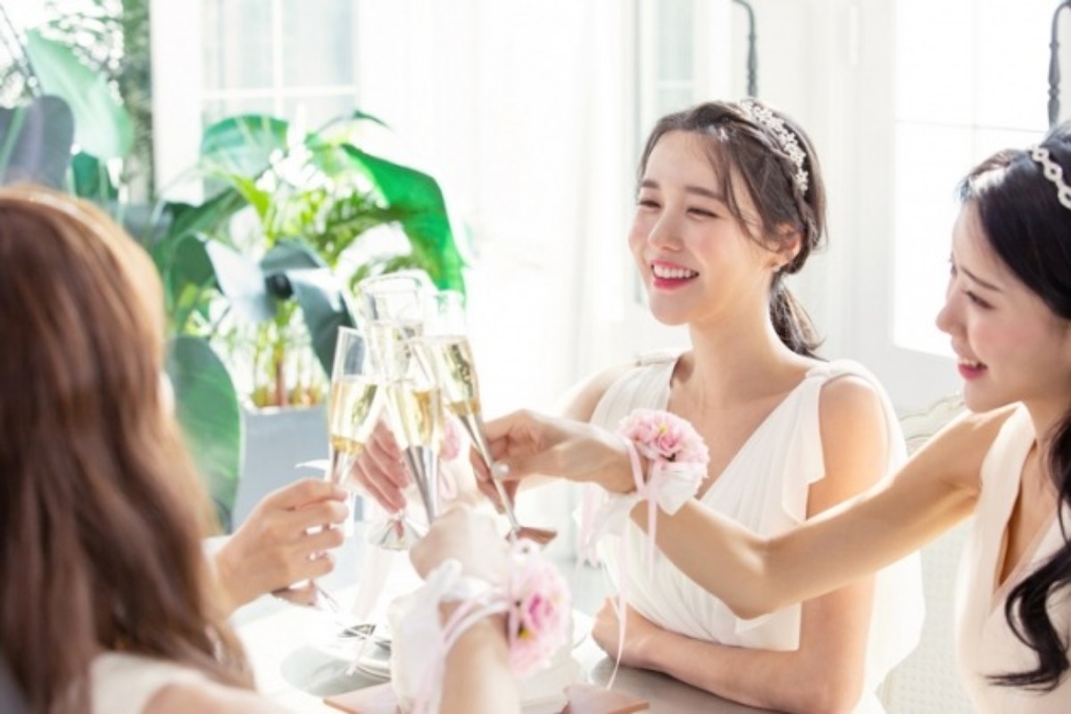 "요즘 쪼들려서"…청첩장 돌리고 밥 얻어먹은 예비 신부