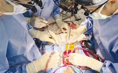 "원가 수준으로 의료기기 공급 못해" … 척추측만증 수술 멈췄다