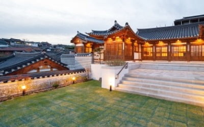 서울 도심속 기와물결에 원더풀…외국인들 줄서는 한옥호텔