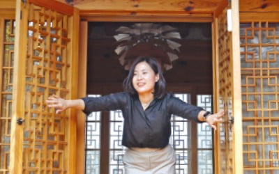 툇마루서 펼쳐진 인왕산…한옥살이선 자연이 오감으로 느껴지죠