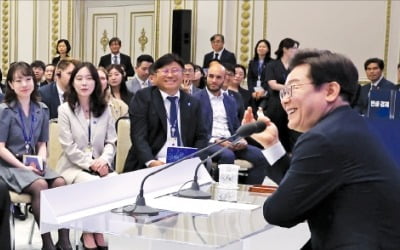 집값 잡겠다 강력 시그널…"계획된 3기 신도시 공급 빨리 할 것"
