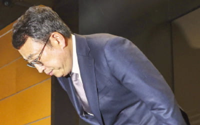 고개숙인 SKT…8월 요금 반값·매달 50GB 데이터 무료