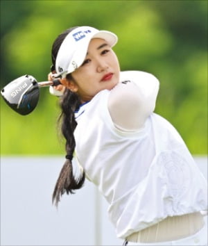 박혜준이 6일 롯데오픈 최종 라운드 1번홀에서 티샷하고 있다.  KLPGA 제공
