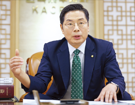 구재이 한국세무사회 회장은 “세무사들이 새로운 흐름에 적응하고 부가가치를 높일 수 있도록 돕겠다”고 말했다.  이솔 기자
