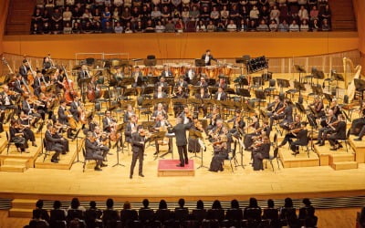 정교한 계산으로 빚은 예술…서울 물들인 스위스 로망드 오케스트라 '봄의 제전'