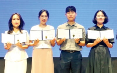 "고객 중심의 혁신 이어가자"…신한은행 창립 43주년 기념식