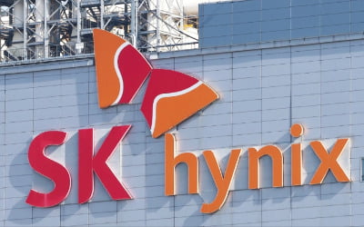 훨훨 나는 SK하이닉스…"내년 상반기까지 HBM 주도권"