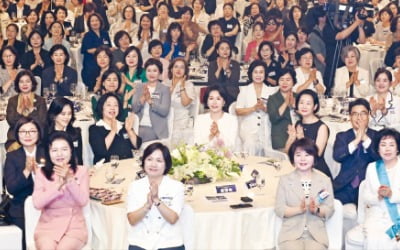 '부드러운 리더십'으로 미래를 열어가는 여성 기업인