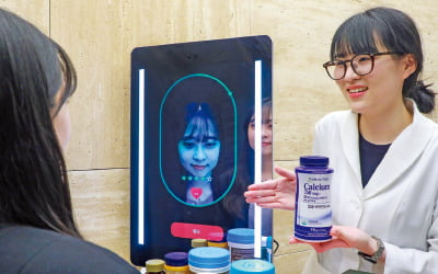 백화점부터 다이소까지…건기식 7조 시장에 '사활'