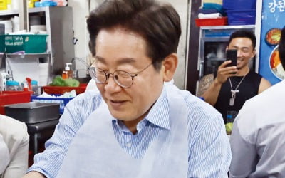 [포토] "소비합시다"…李대통령, 삼겹살 외식