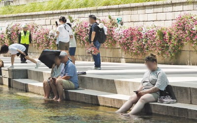 청계천에 대형 그늘막