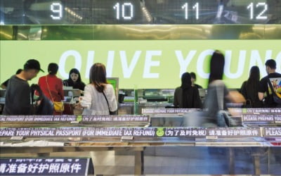 외국인 북적이는 CJ올리브영…매장 매출 비중 어느새 30%