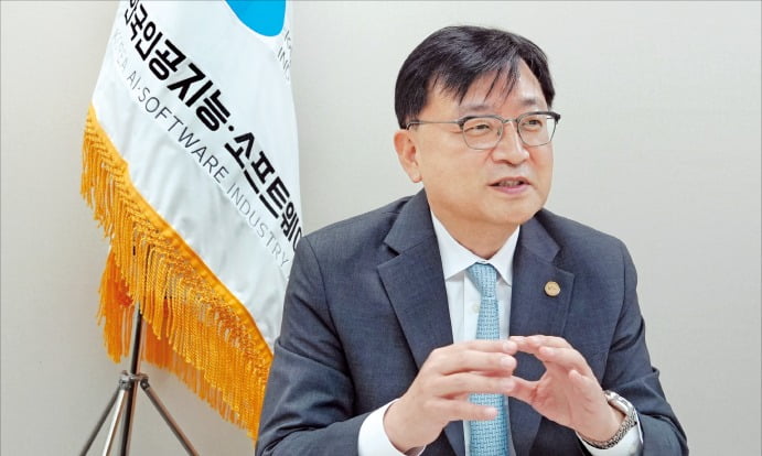 조준희 한국인공지능소프트웨어산업협회(KOSA) 회장이 23일 한국경제신문과의 인터뷰에서 “주권 확보를 위해 소버린 인공지능(AI)은 꼭 필요하다”고 강조했다. /KOSA 제공