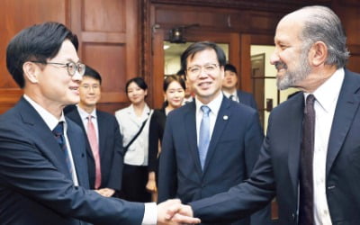 트럼프 "日처럼 돈내라"…대놓고 韓압박