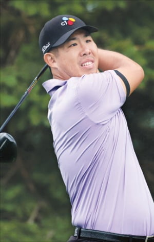 안병훈이 지난 25일 미국 미네소타주에서 열린  미국프로골프(PGA)투어 3M오픈 1라운드 2번홀에서 티샷하고 있다.  AFP연합뉴스
