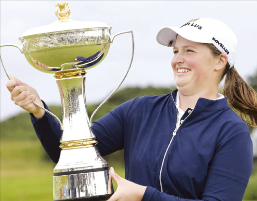 LPGA 데뷔와 동시에 우승…英 괴물 신인 탄생