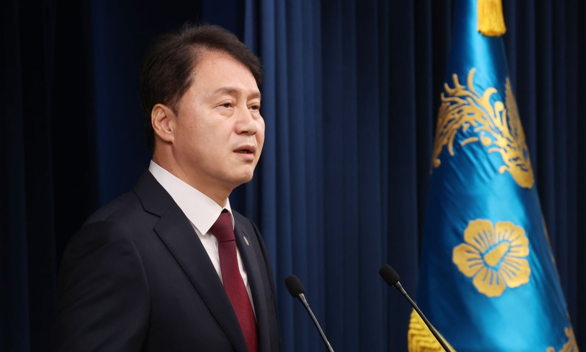[속보] 내란특검, '尹 계엄' 김주현 전 민정수석 소환조사