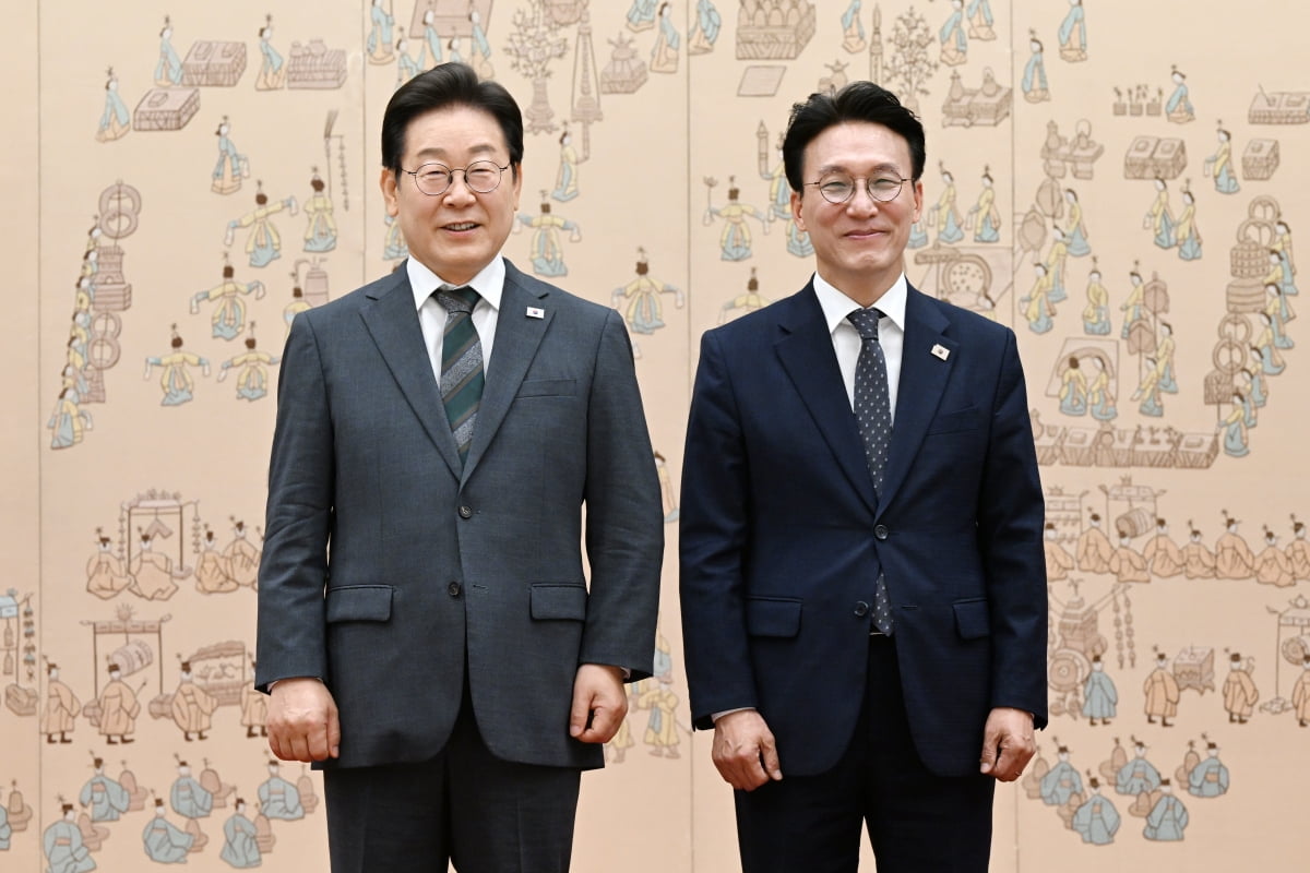 이재명 대통령이 4일 김민석 국무총리에게 임명장을 수여했다. 사진=대통령실사진기자단