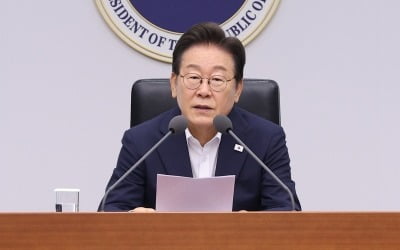 [속보] 李대통령 "100조 이상 국민펀드 마련해 미래전략산업 투자"