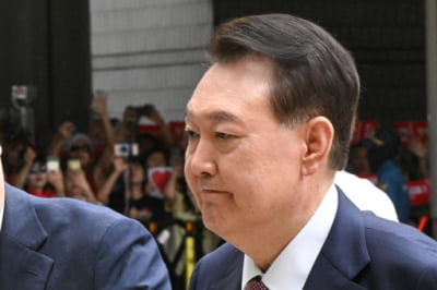 尹 오후 11시30분 내란특검 2차 조사 종료···14시간 반만에 귀가