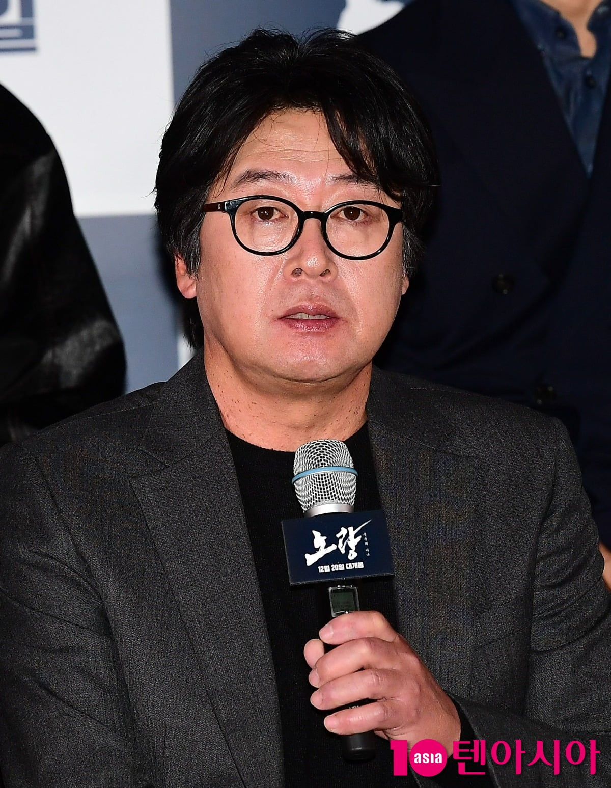 Veteran Actor Kim Yoon-seok Signs Exclusive Contract with HB Entertainment