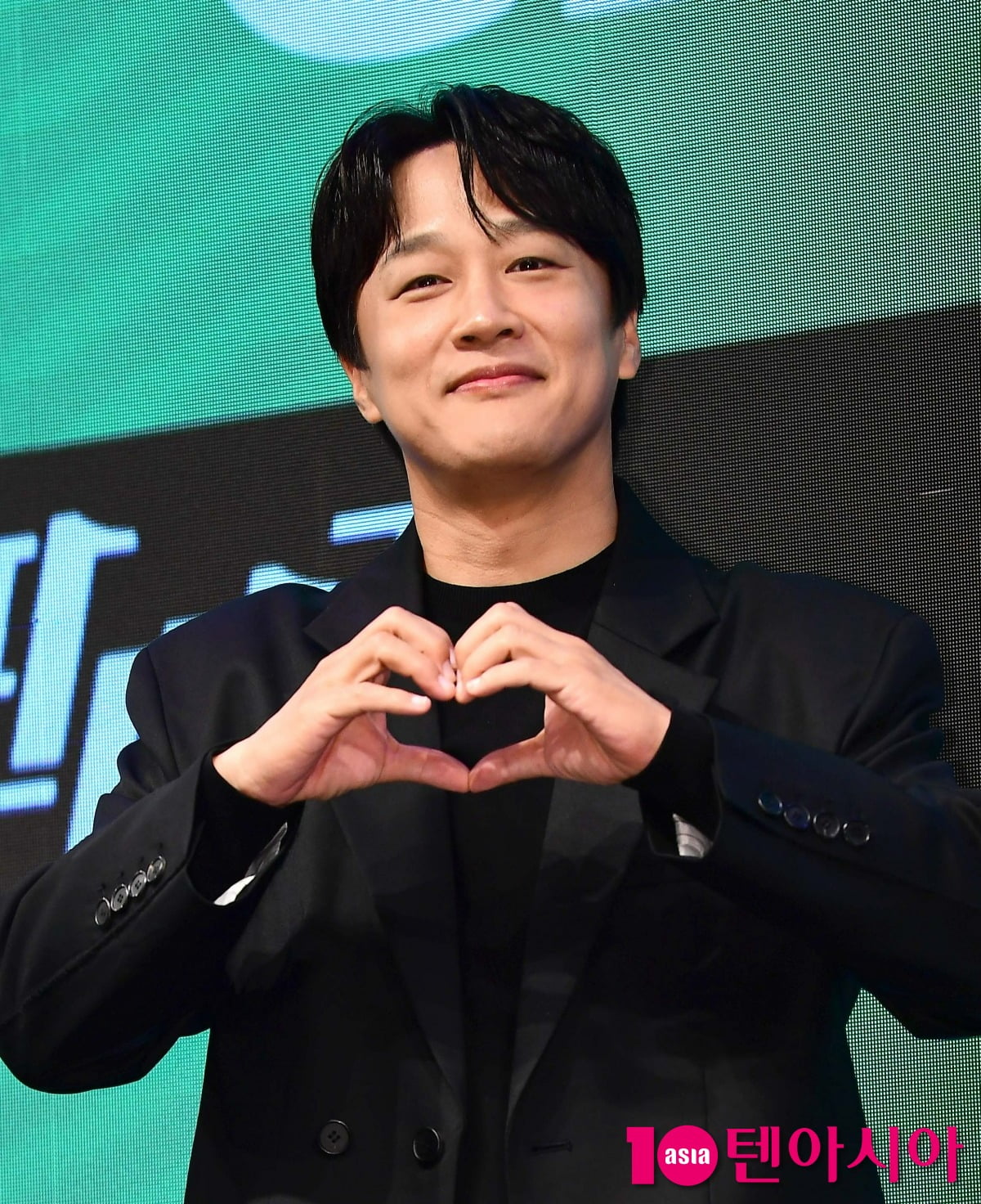 俳優たちの独立の波、再び広がる - チョン・ジヒョン、パク・ヒョンシクらが新たな挑戦
