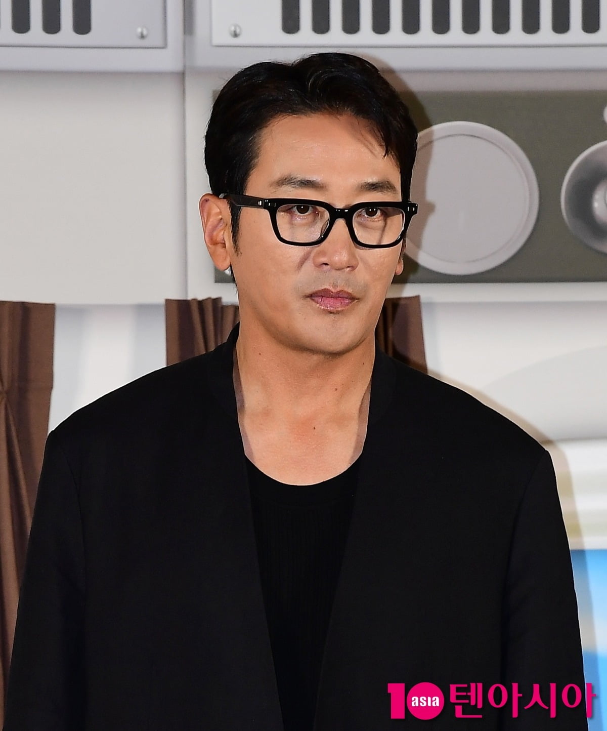 俳優ハ・ジョンウ、SNSコメントで論争に巻き込まれる