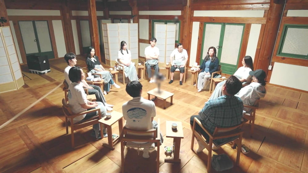 オ・ウンヨン博士の温かい言葉に涙する相談者たち