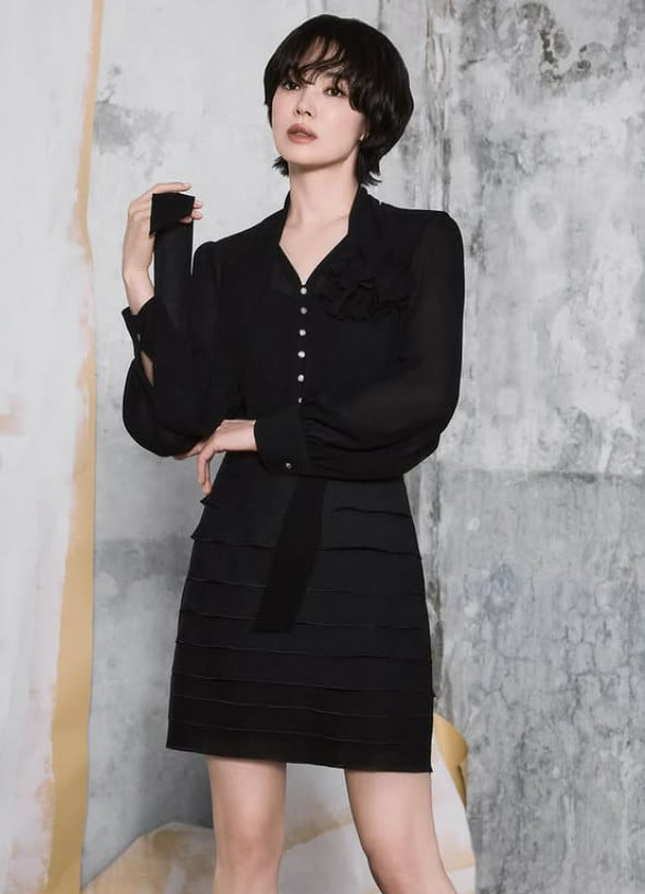 Song Hye-kyo Stuns Fans with New Short Hairstyle in Latest Fashion Shoot
