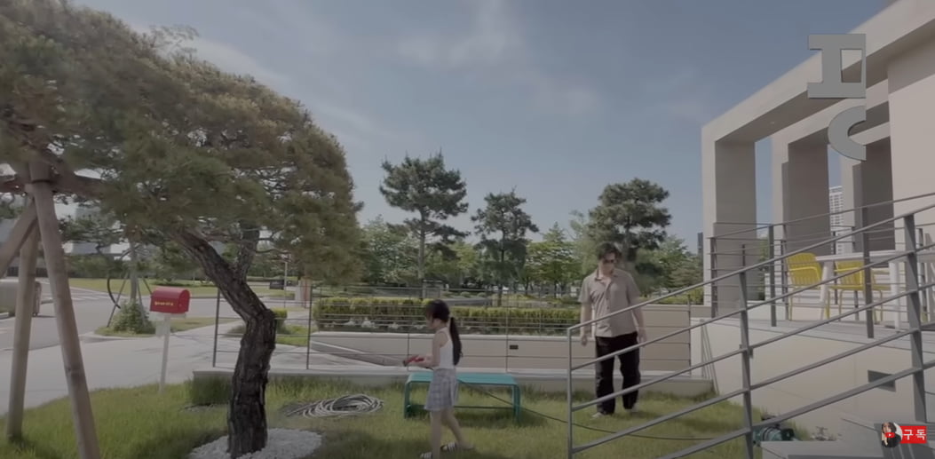 Jung Joon-ho and Lee Ha-jung's Daughter Shows Interest in Luxury Fashion