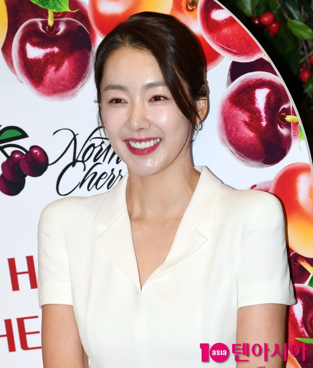 Actress So Yi-hyun Shines at Cherry Day Event in Seoul