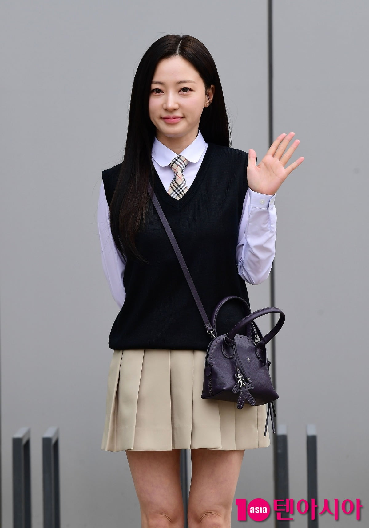 Actress Song Ha-yoon Addresses School Bullying Allegations After Contract Ends with King Kong by Starship