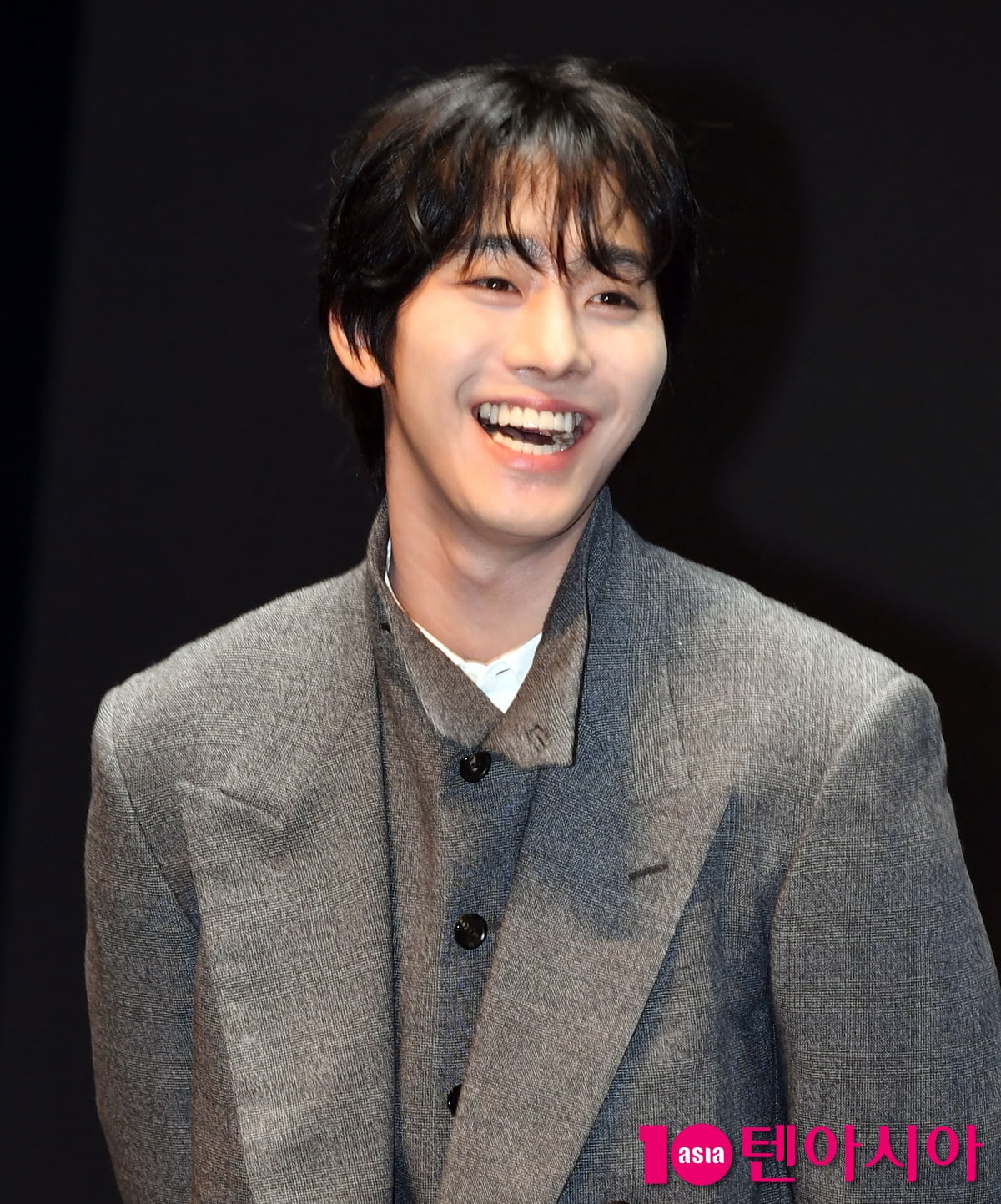 アン・ヒョソプ、映画『全知的な読者の視点から』ショーケースに登場