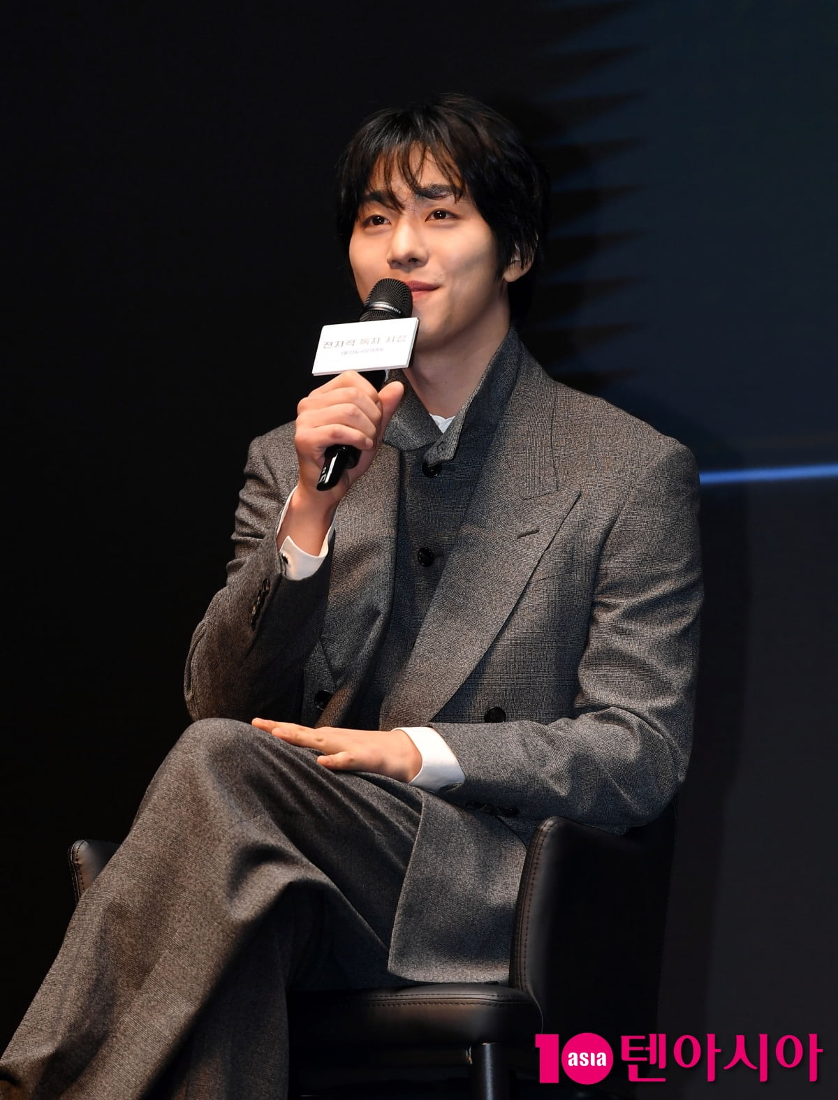 アン・ヒョソプ、映画『全知的な読者の視点から』ショーケースに登場