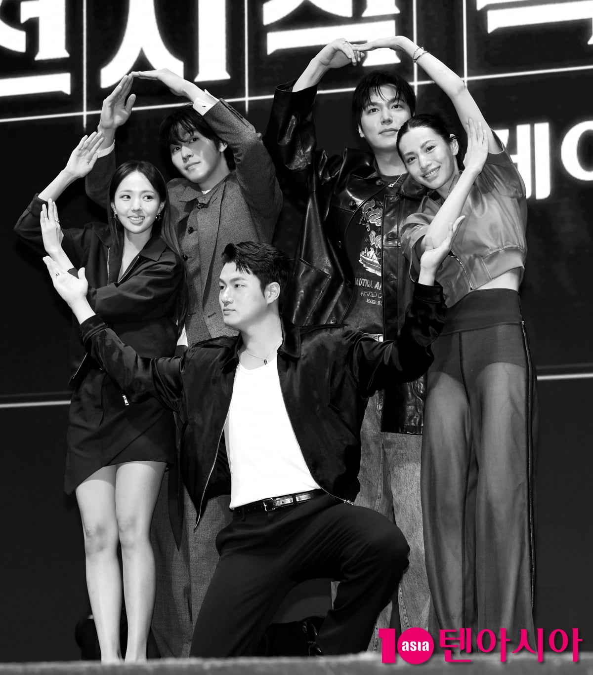 Star-Studded Cast Gathers for 'Omniscient Reader' Showcase in Seoul