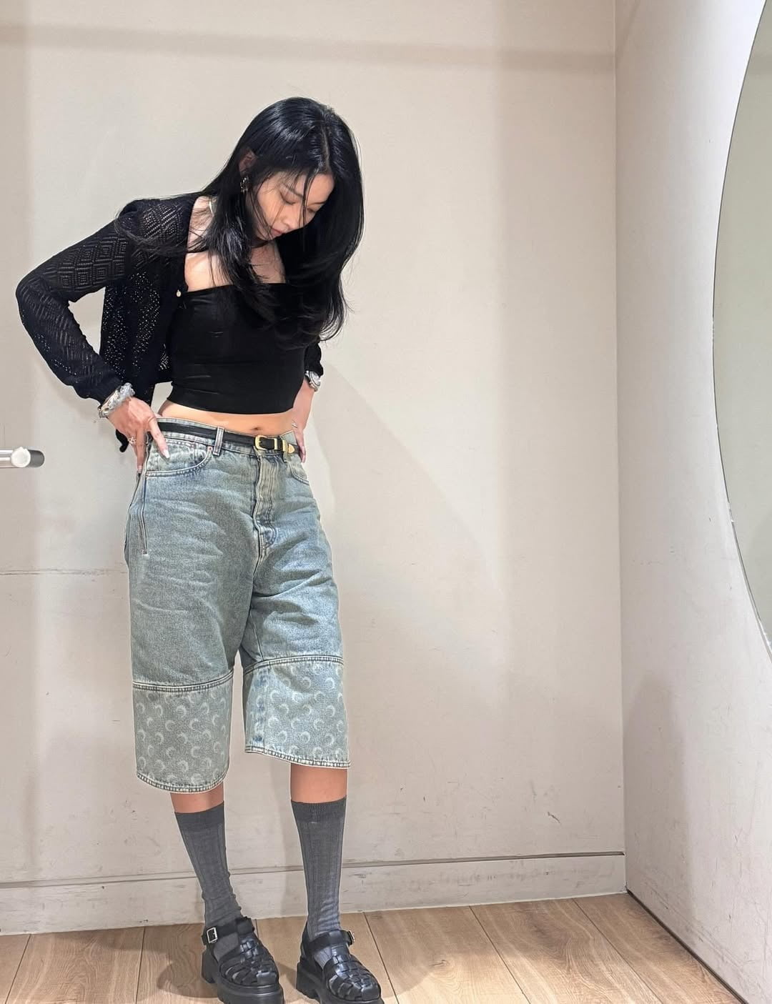 Korean Actress Oh Yoon-ah Stuns with Chic Style and Confidence on Instagram