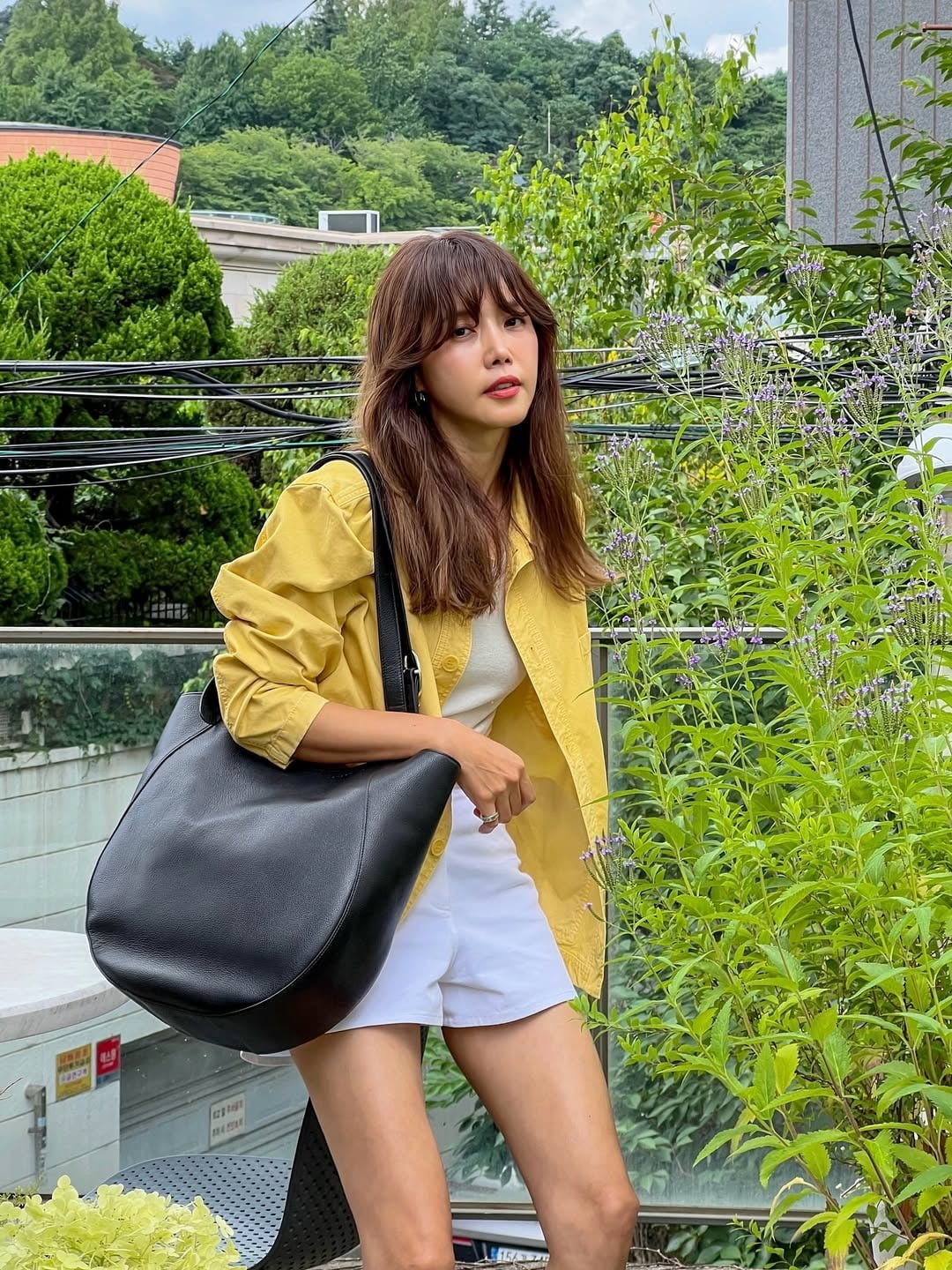 Korean Actress Chae Jung-an Captivates Fans with Chic Summer Look