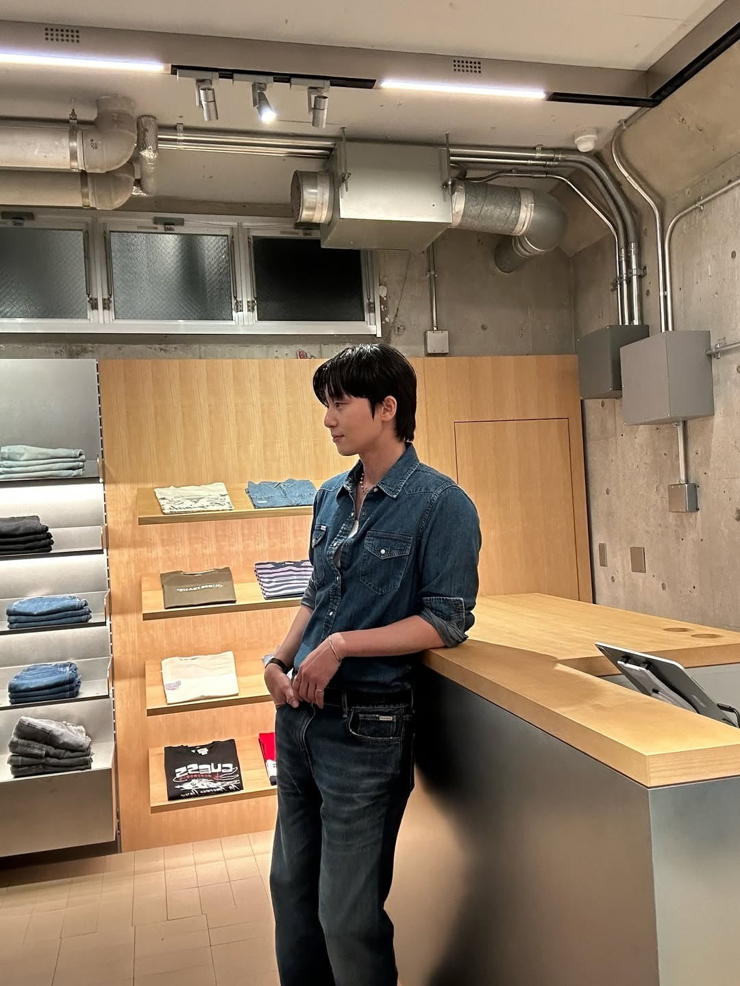 Park Seo-joon Stuns in Denim and All-White Looks, Prepares for New Drama Role