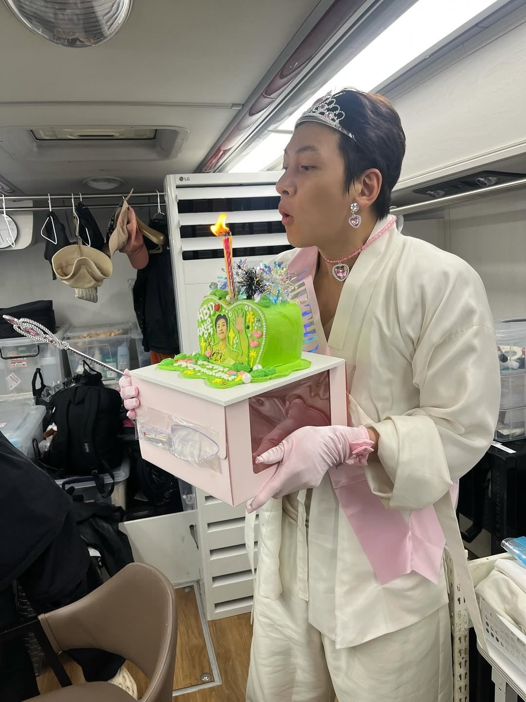 ジ・チャンウク、ファンとスタッフの愛に包まれた誕生日パーティー