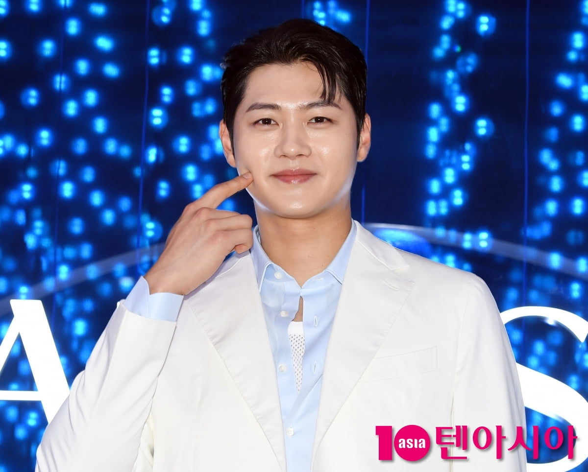 Fencing Star Oh Sang-wook Denies Dating Rumors and Talks Career Success