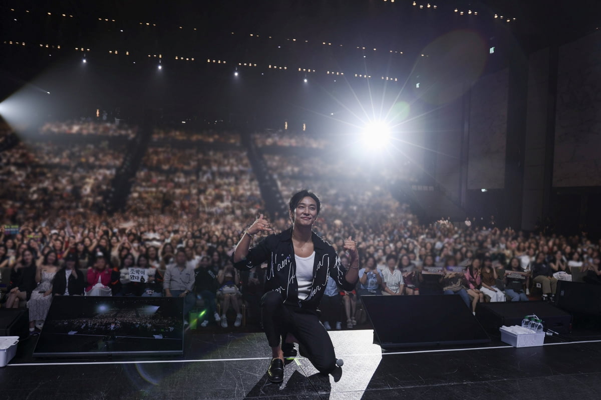 Joo Ji-hoon Captivates Fans in Bangkok with 'JUNIVERSE' Asia Tour