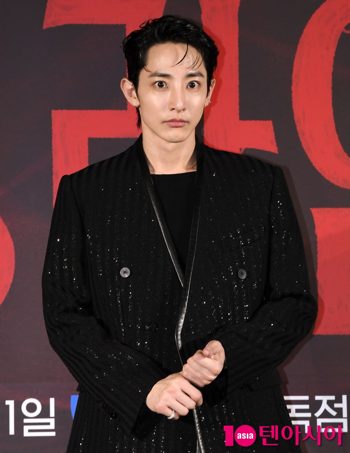 Lee Soo-hyuk Attends Press Conference for New Fantasy Thriller 'S Line'