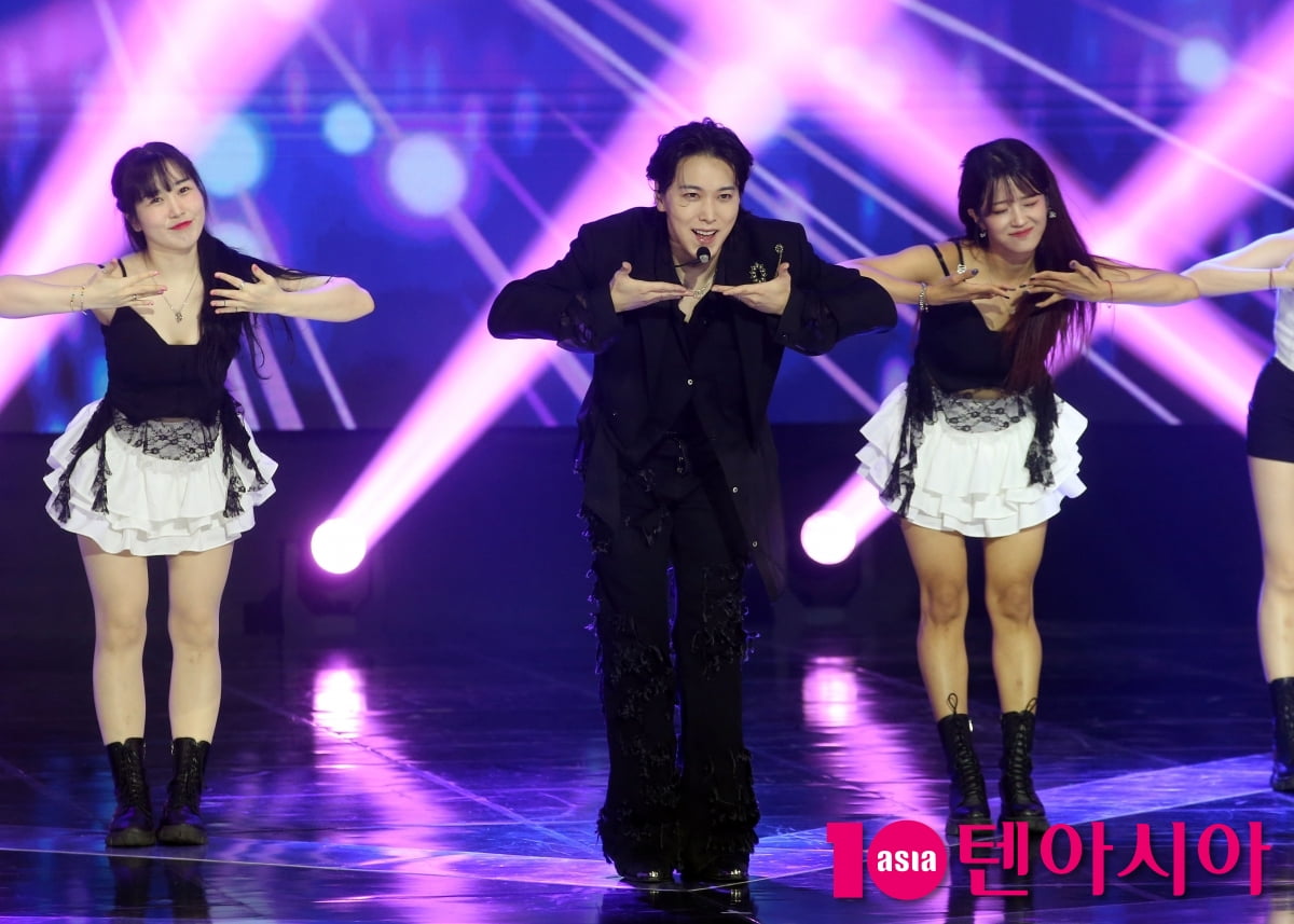Former Super Junior Member Sungmin Shines at SBS Life's 'The Trot Show'